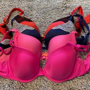 Victoria’s Secret bundle of 4 bras